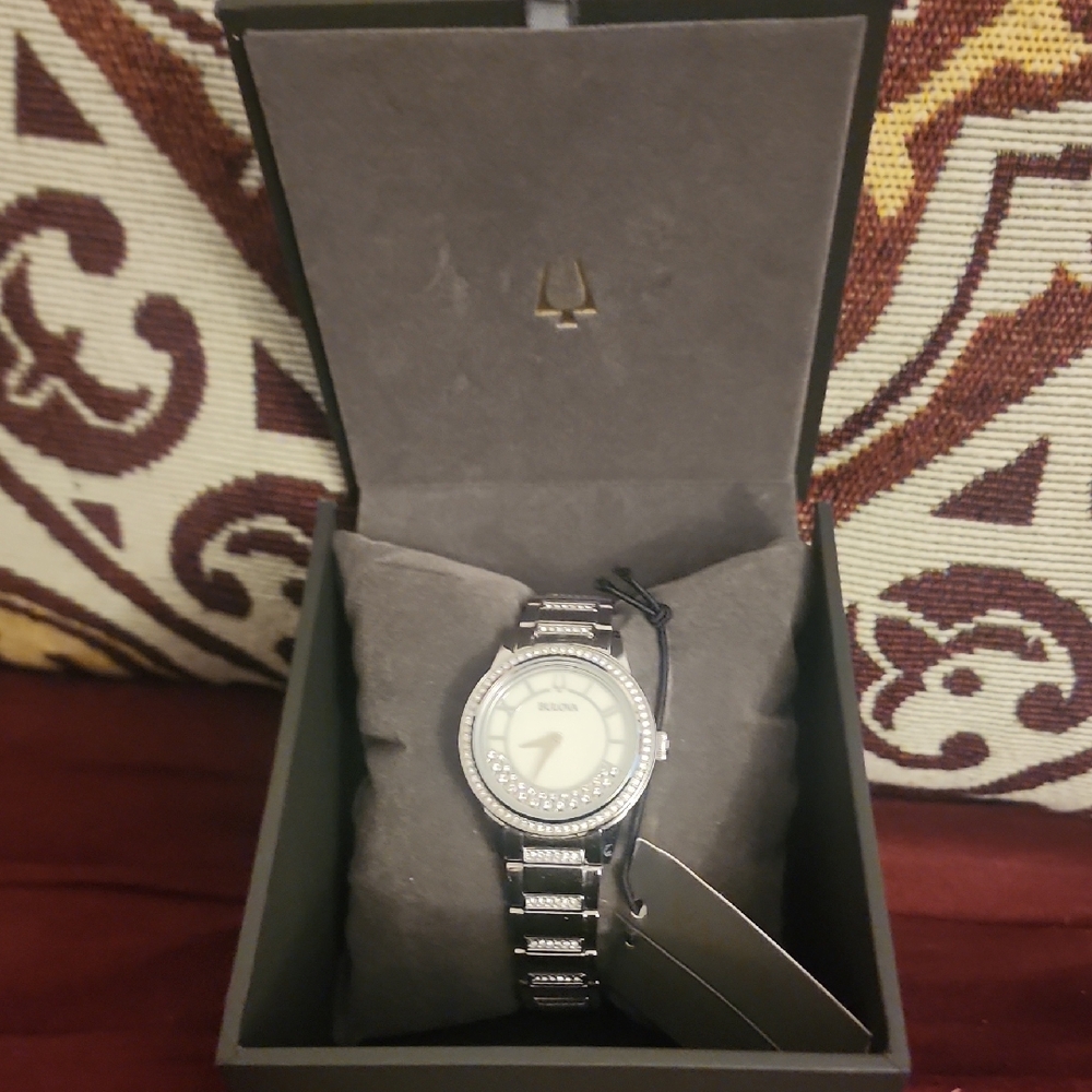 Bulova Silver Watch Elegant Design for Any Occasion